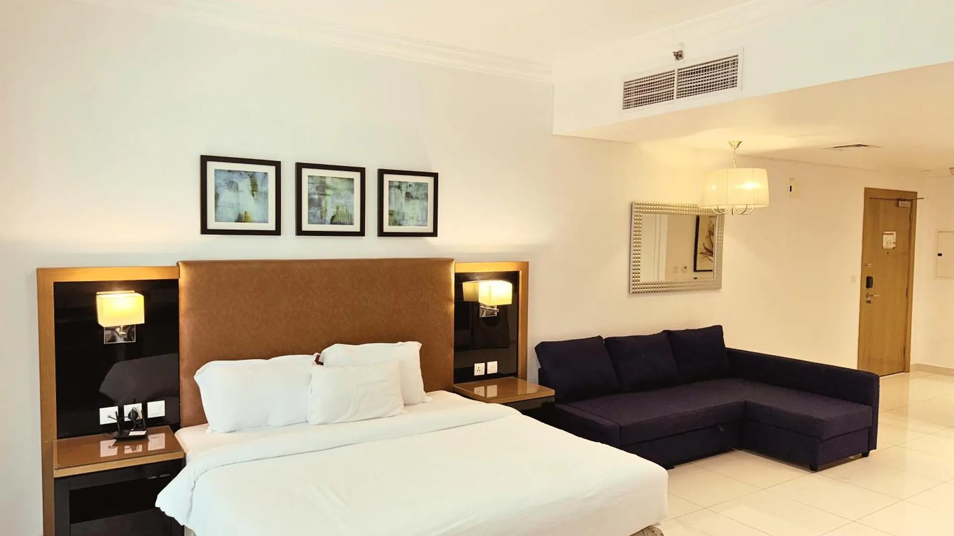 Apartment Capital Bay City View Studio Dubai