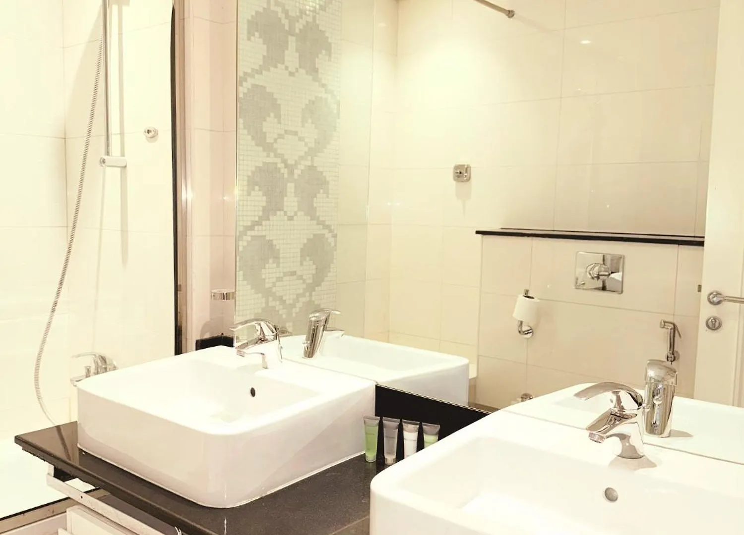 Apartment Capital Bay City View Studio Dubai